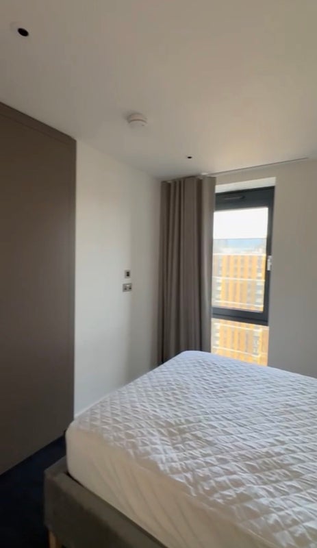 Room Weaver Walk in Greater London