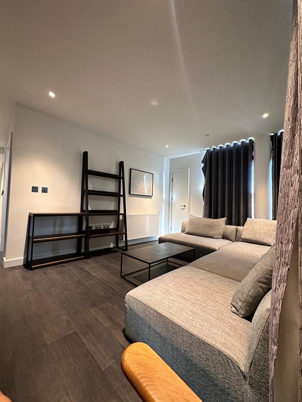 Room Weaver Walk in Greater London