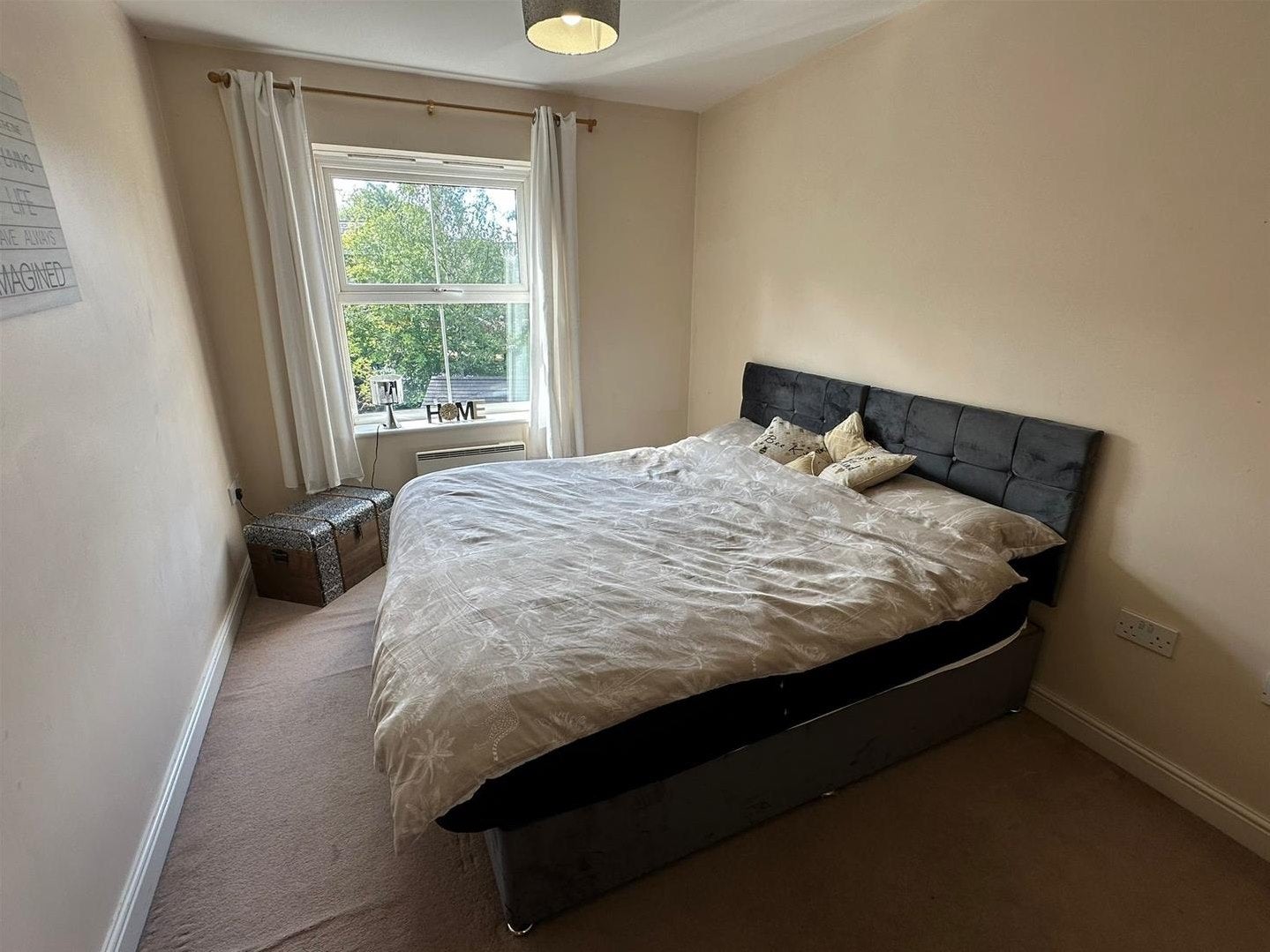Flat Axminster Drive in Calderdale