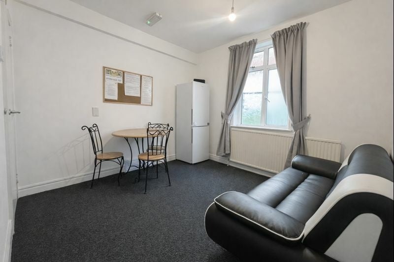 Room Suffield Road in High Wycombe