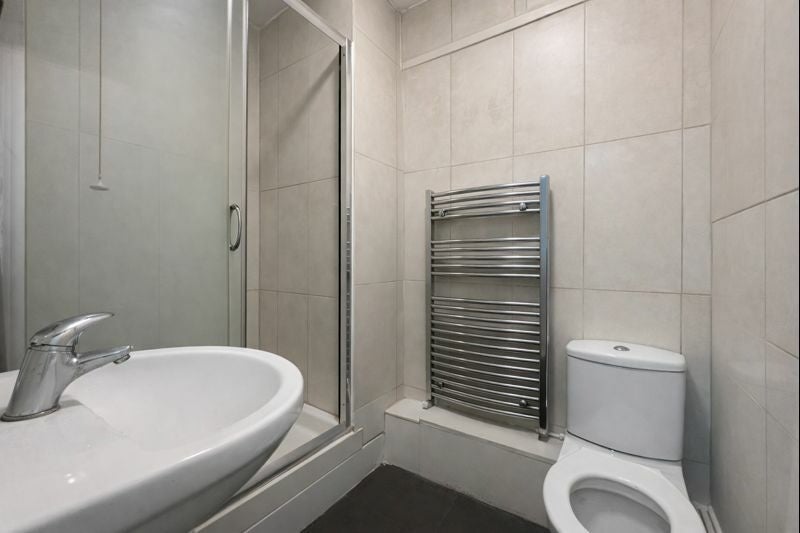 Room Suffield Road in High Wycombe
