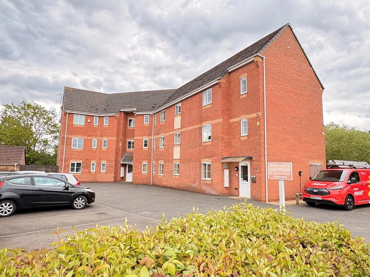 Flat Spinney Close in Leicester Forest East