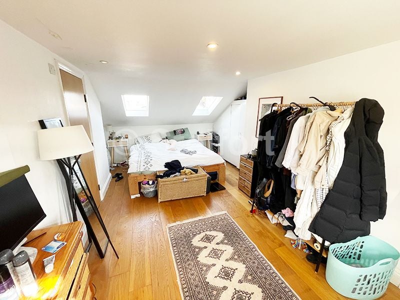 Flat Mayton Street in Greater London