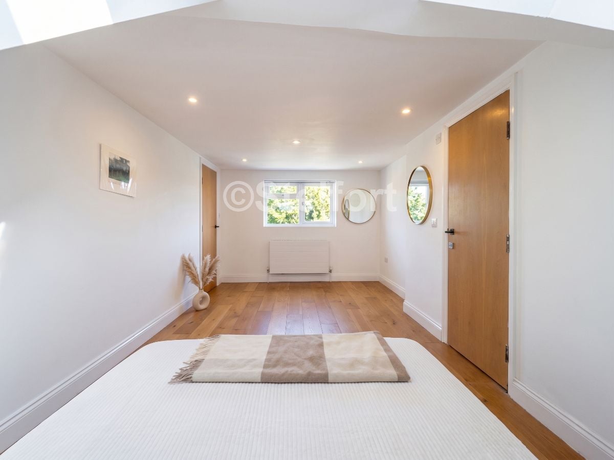 Flat Mayton Street in Greater London