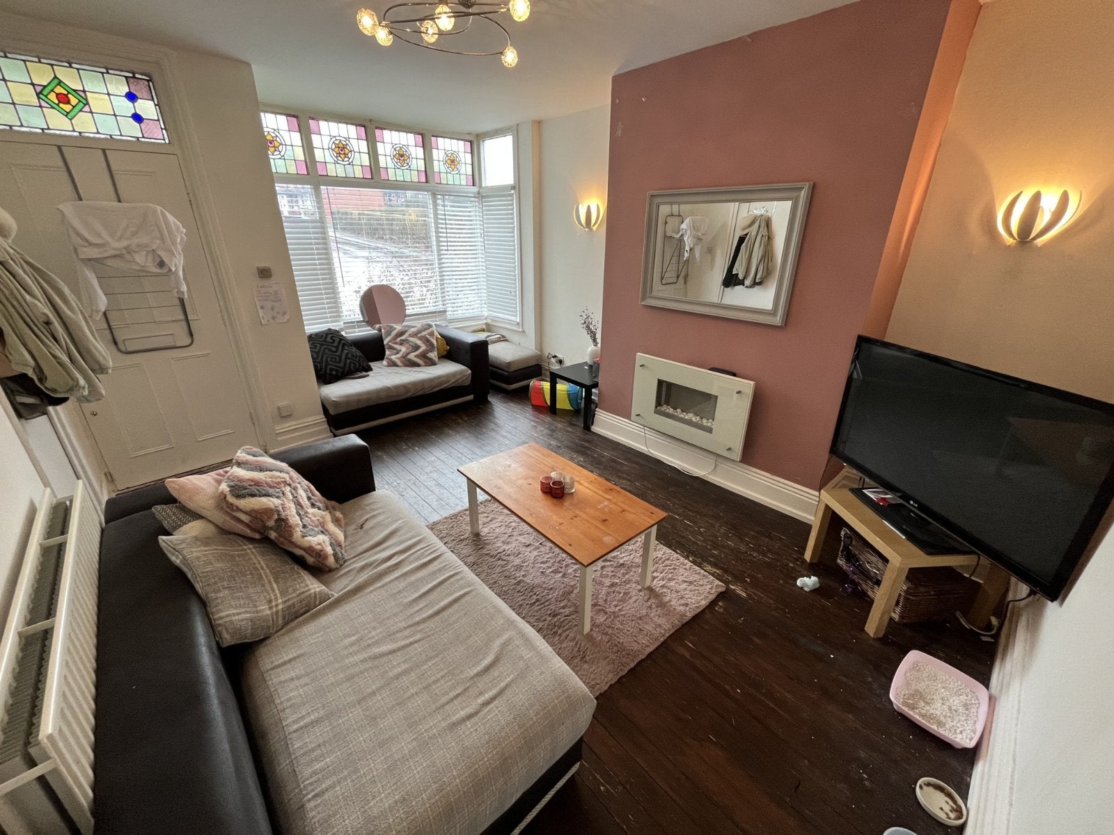 House Knowle Avenue in Leeds