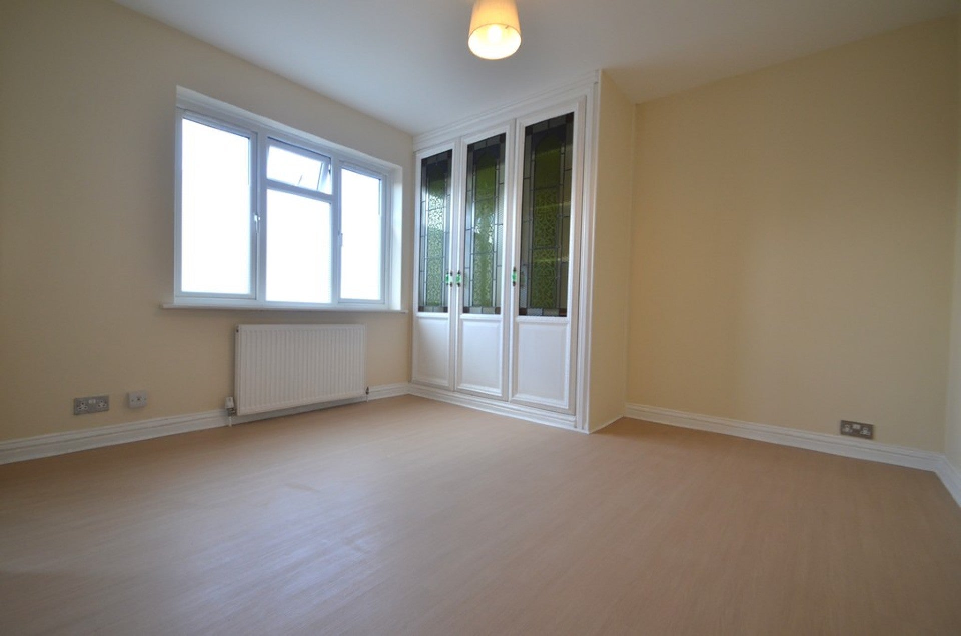Flat Willowbrook Road in Borough of Spelthorne