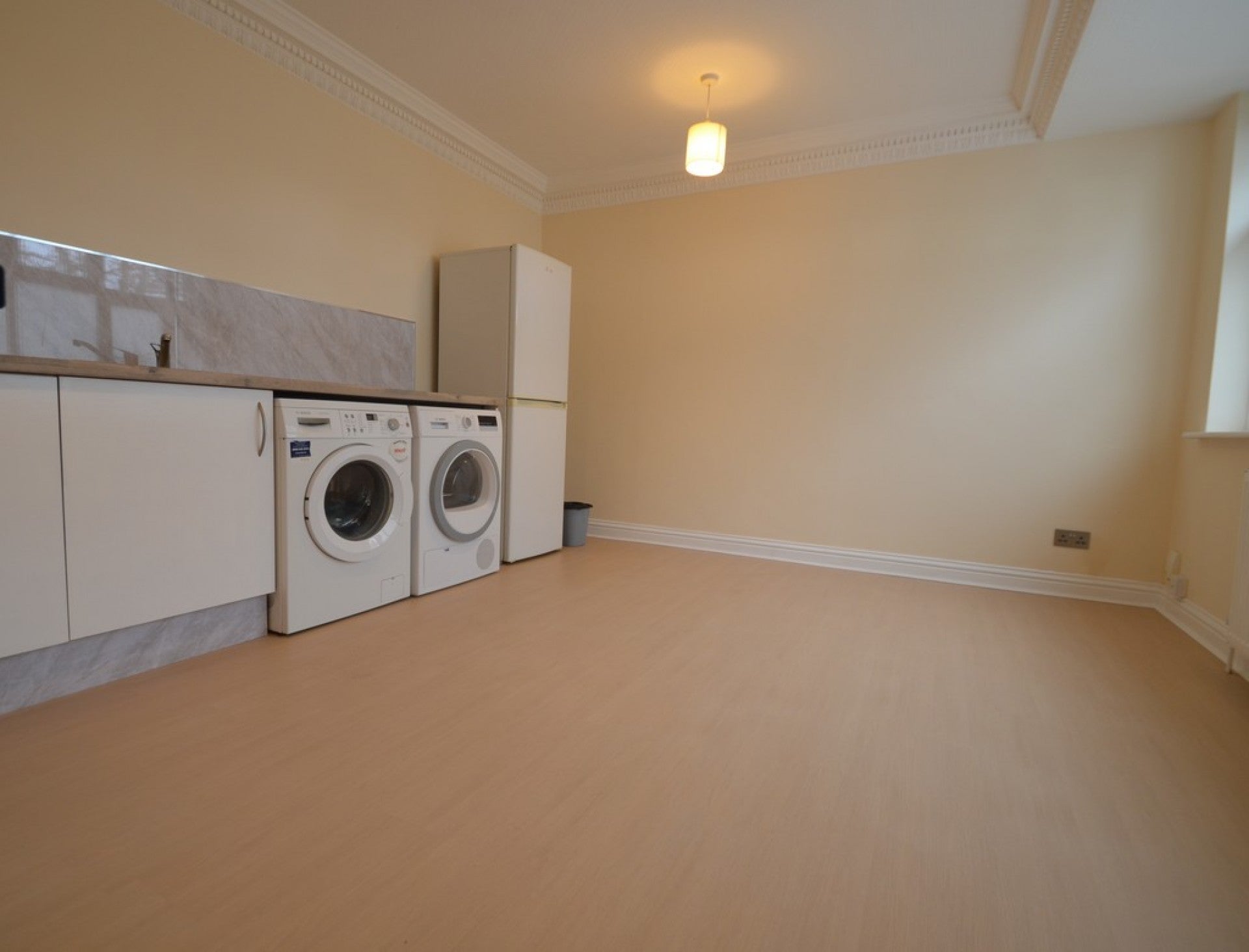 Flat Willowbrook Road in Borough of Spelthorne
