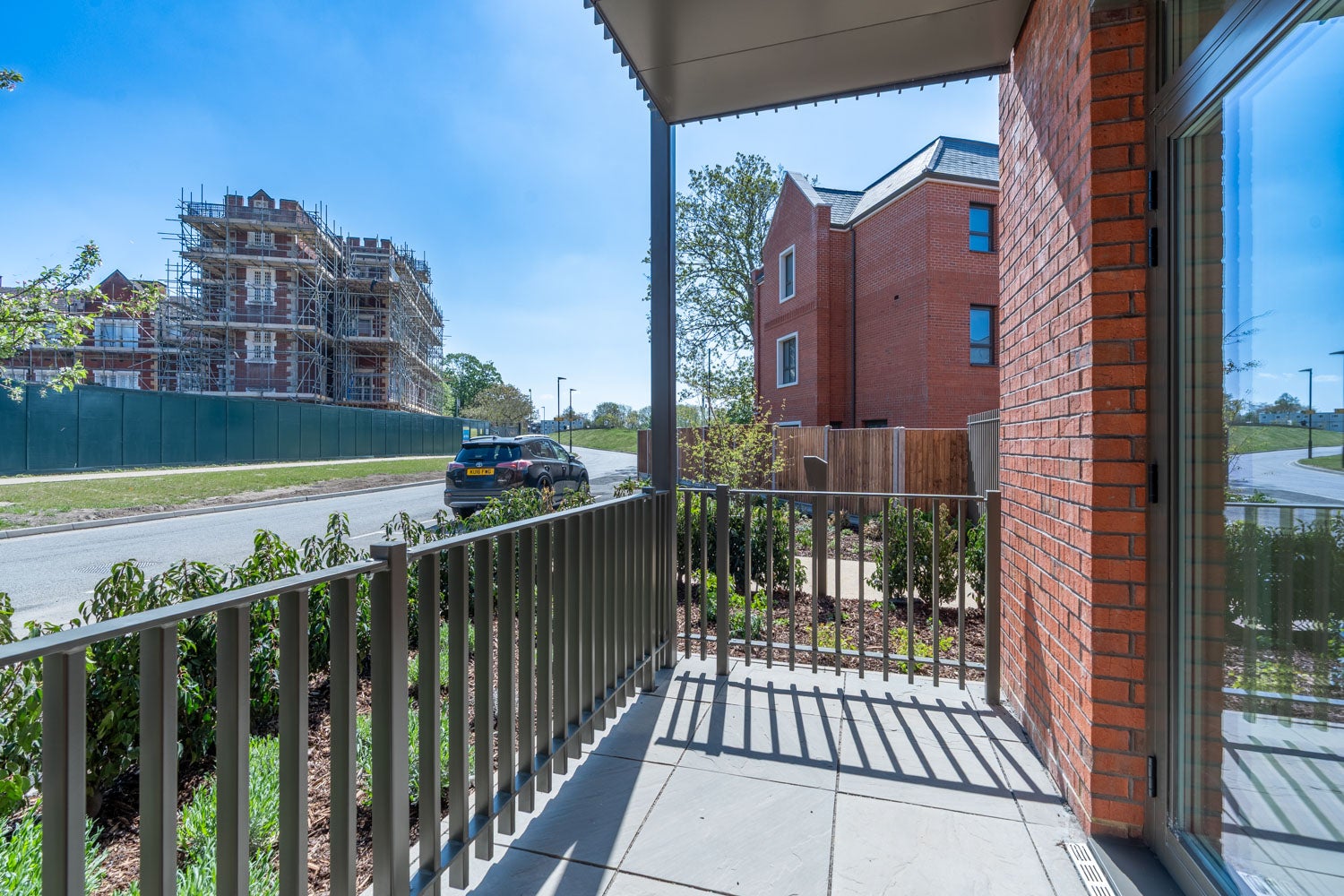 Flat Lapidge Drive in Greater London