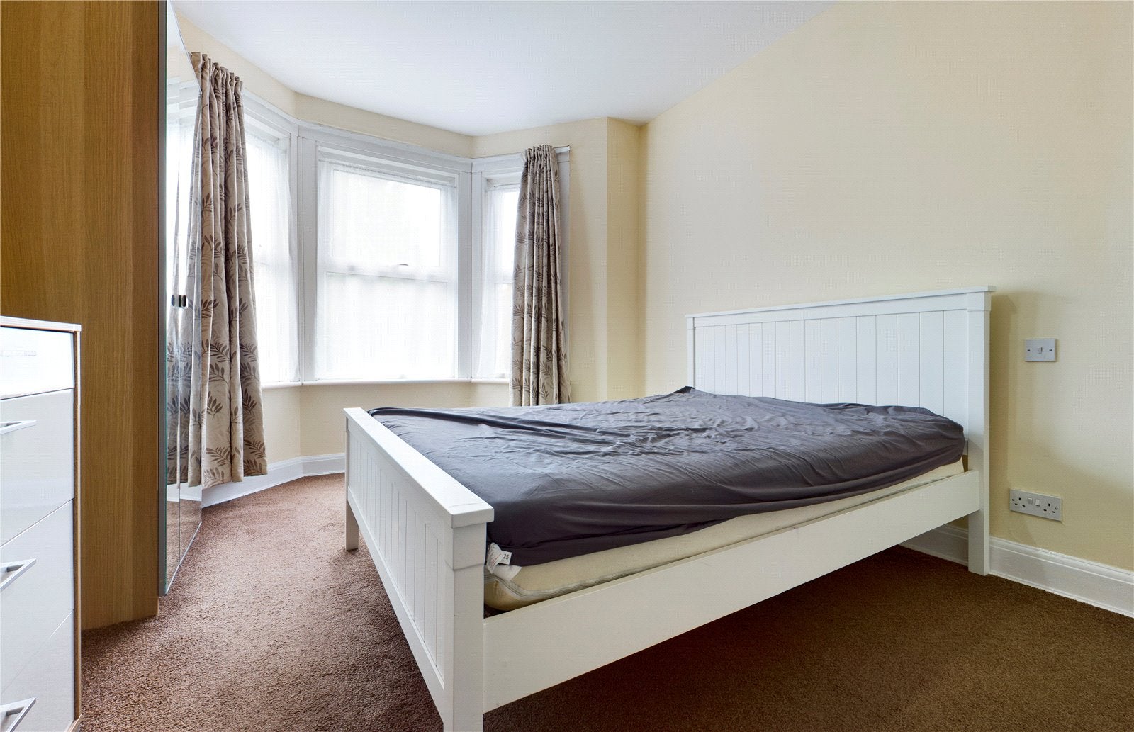 Flat Russell Street in Reading