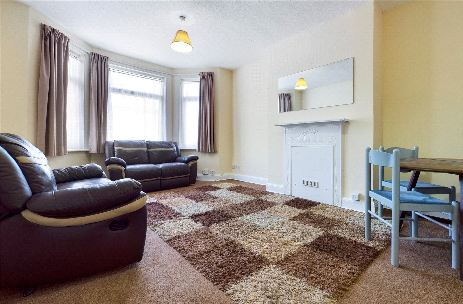 Flat Russell Street in Reading