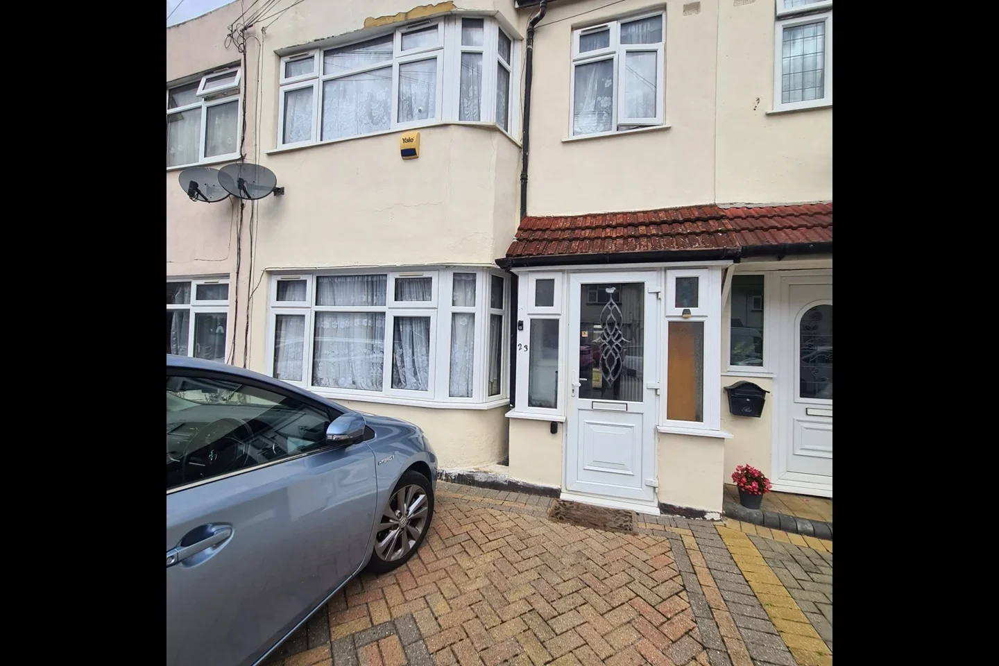 House Rosslyn Avenue in Greater London