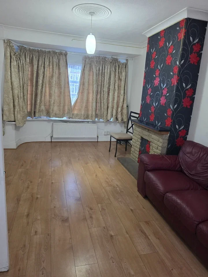 House Rosslyn Avenue in Greater London