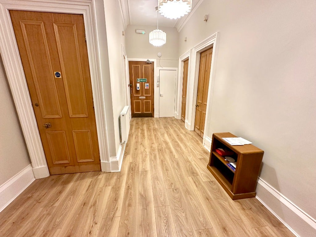 Room Queen's Drive in Glasgow