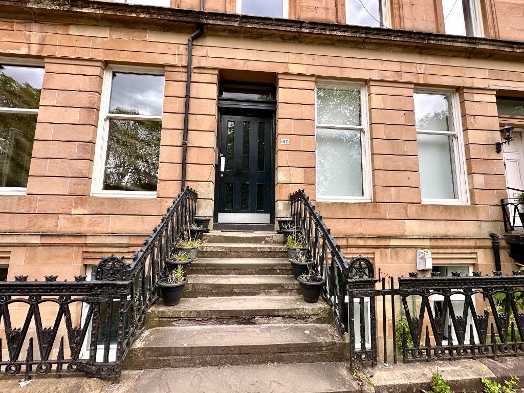 Room Queen's Drive in Glasgow