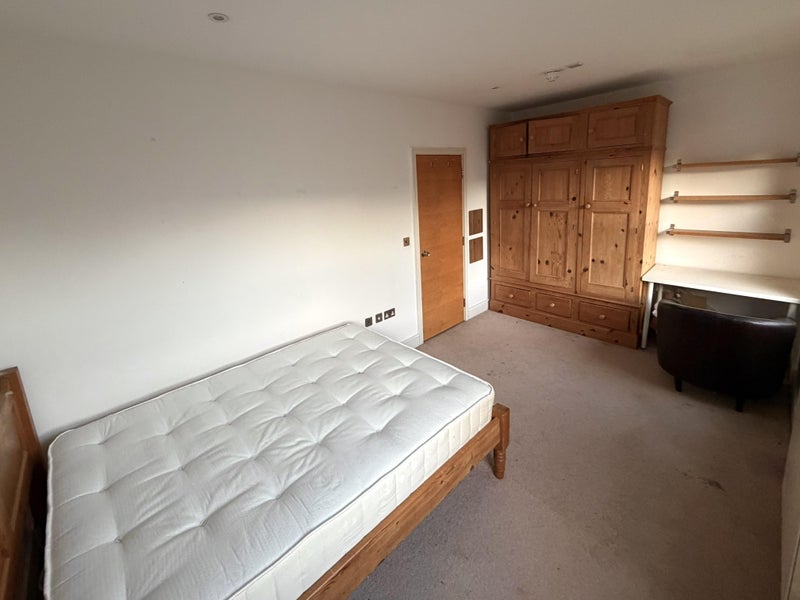 Room Marcia Road in Greater London