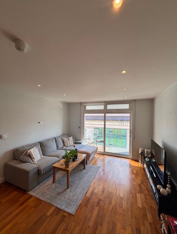 Room Holman Road in Greater London