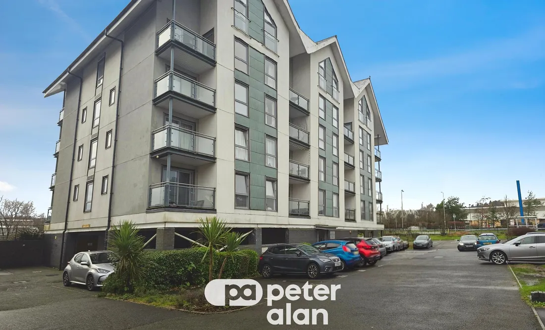 Flat Prince Apartments in Swansea