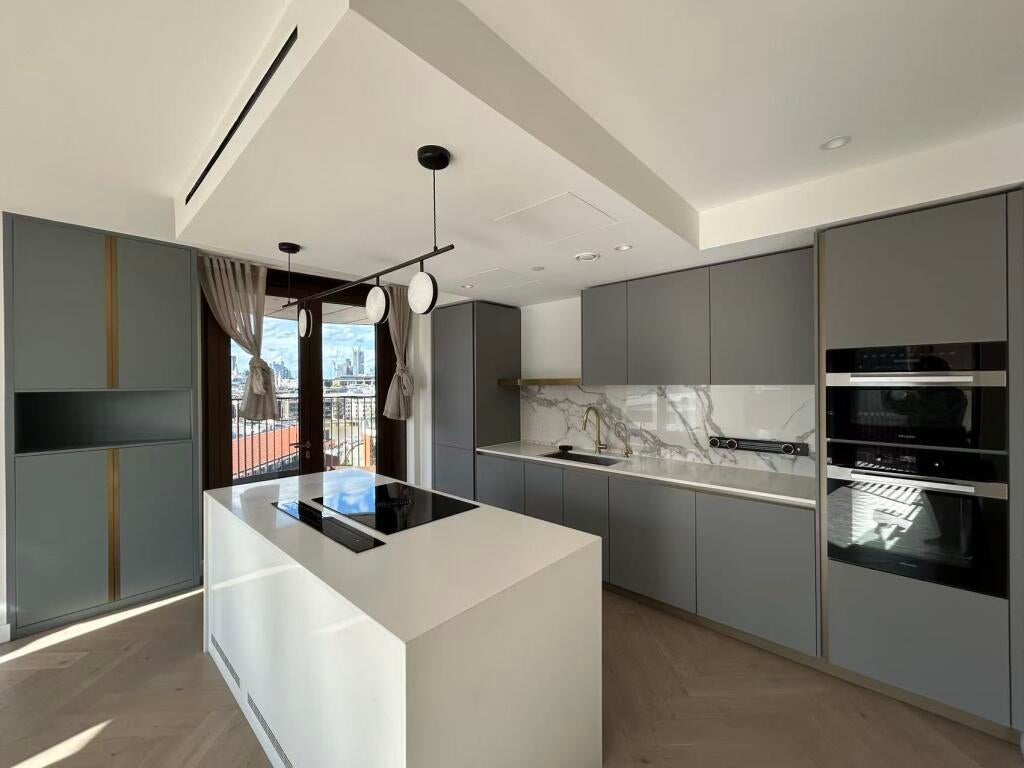 Flat Sumner Street in Greater London