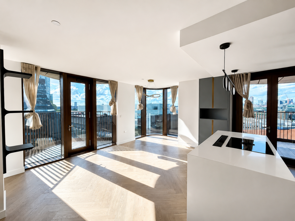 Flat Sumner Street in Greater London