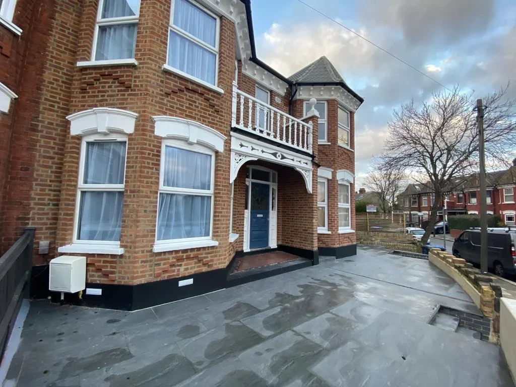 House Aberdeen Road in Greater London