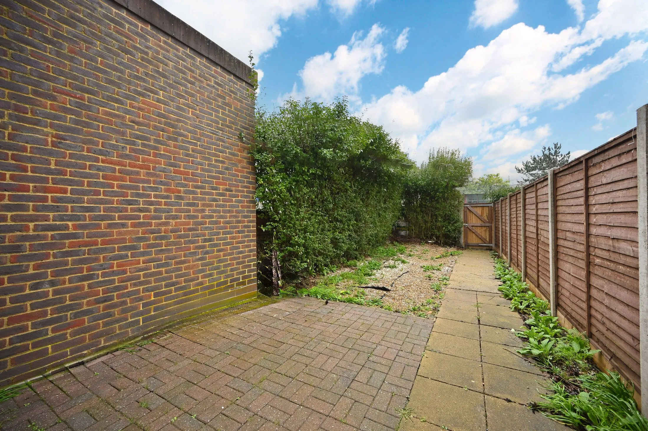House Hillside Mews in Guildford