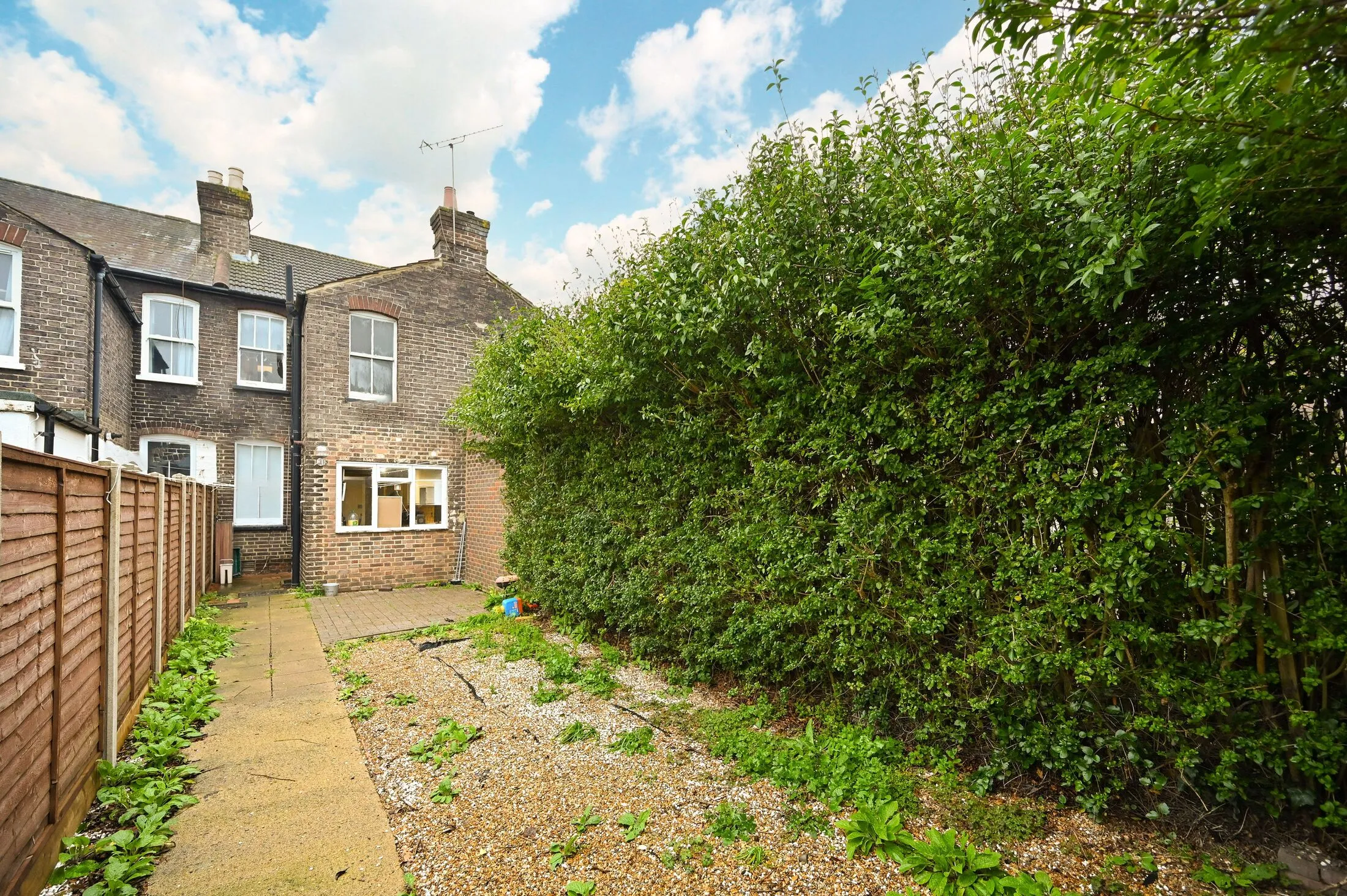House Hillside Mews in Guildford