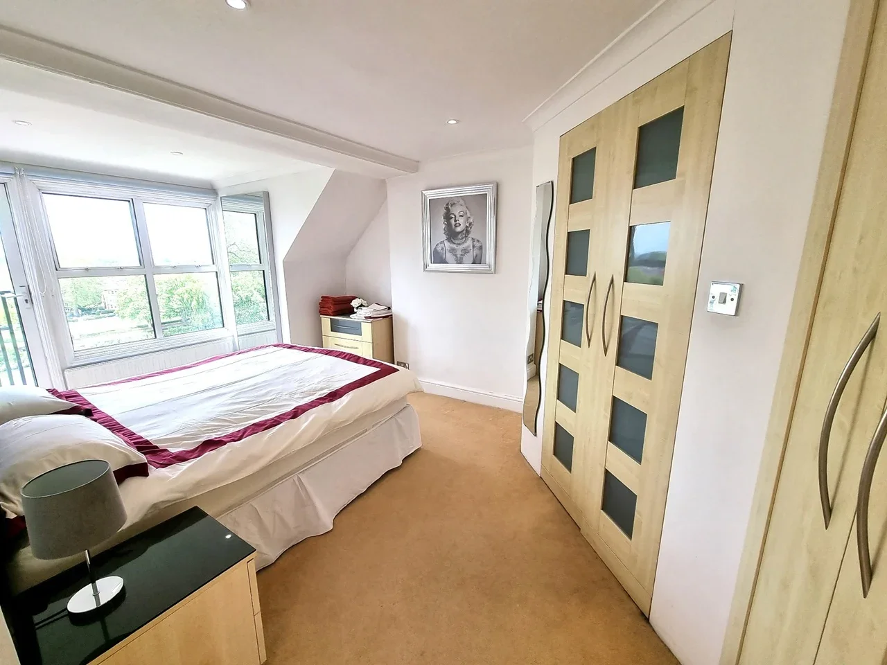 Flat Petersham Road in Greater London
