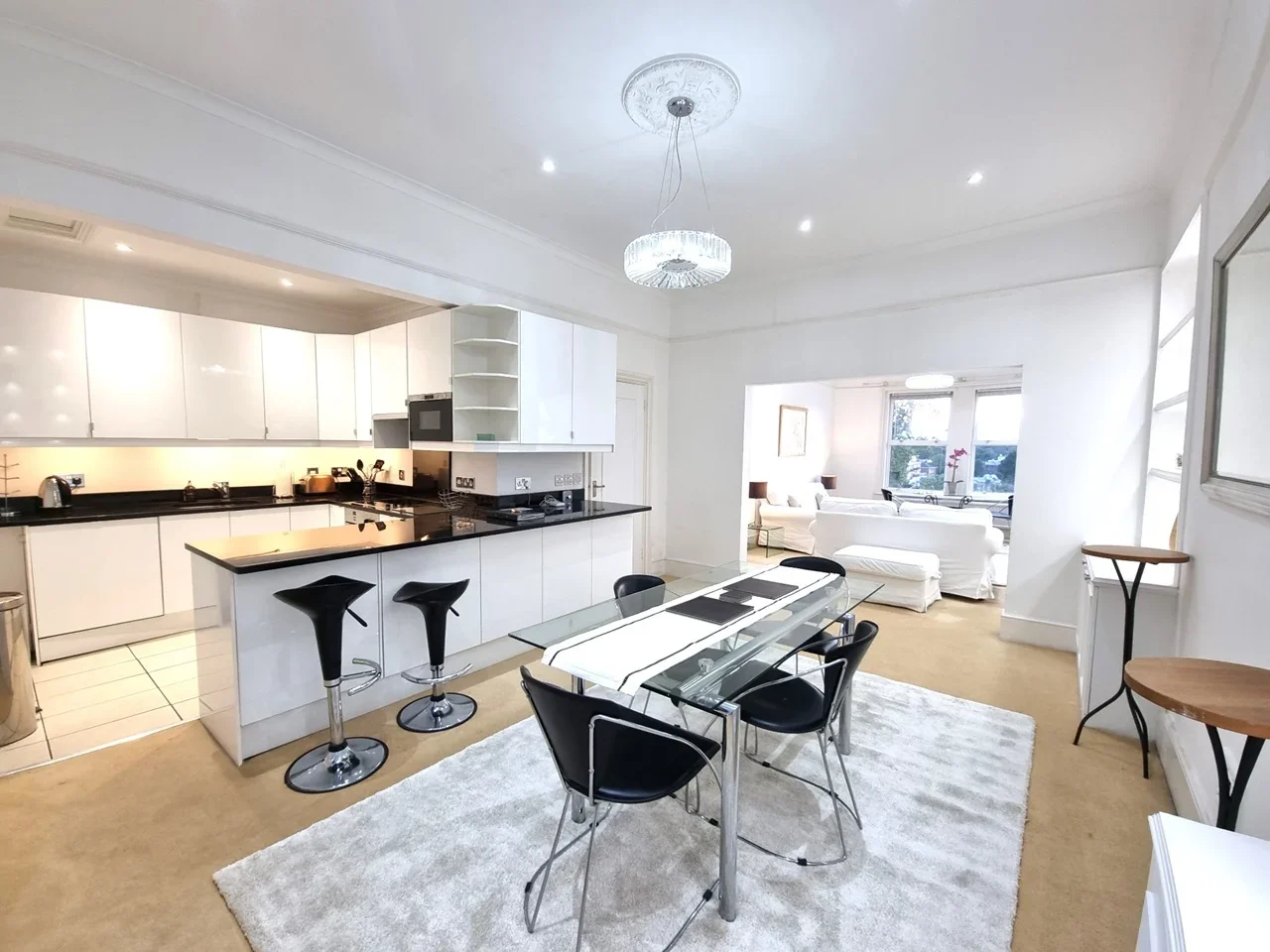 Flat Petersham Road in Greater London