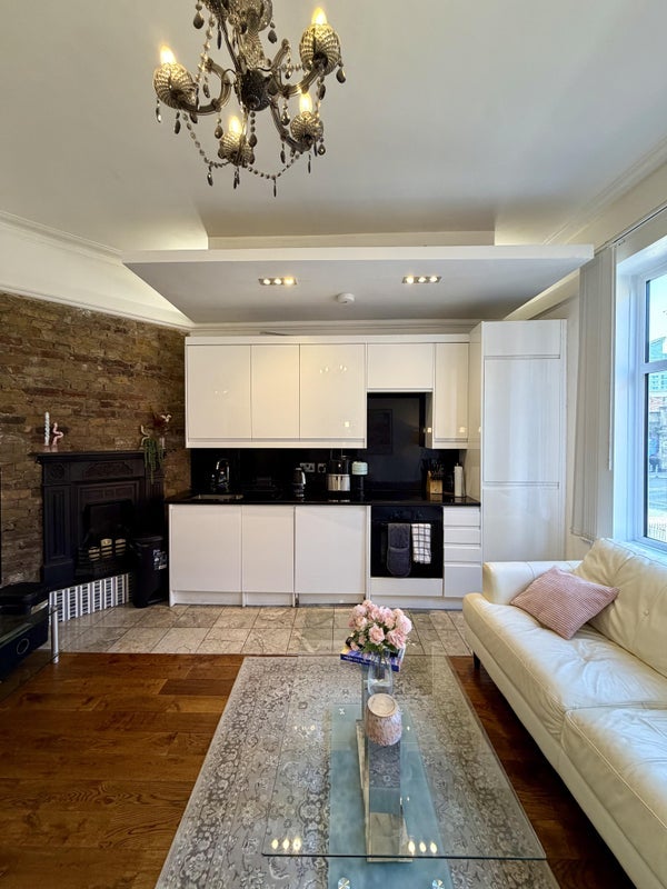 Room Langley Lane in Greater London