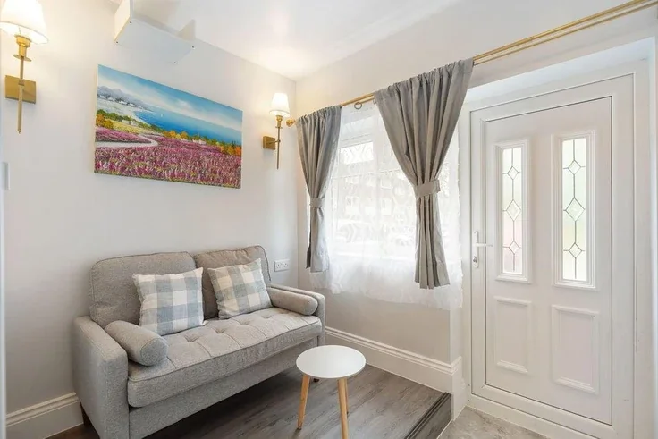 Flat Capstan Square in Greater London