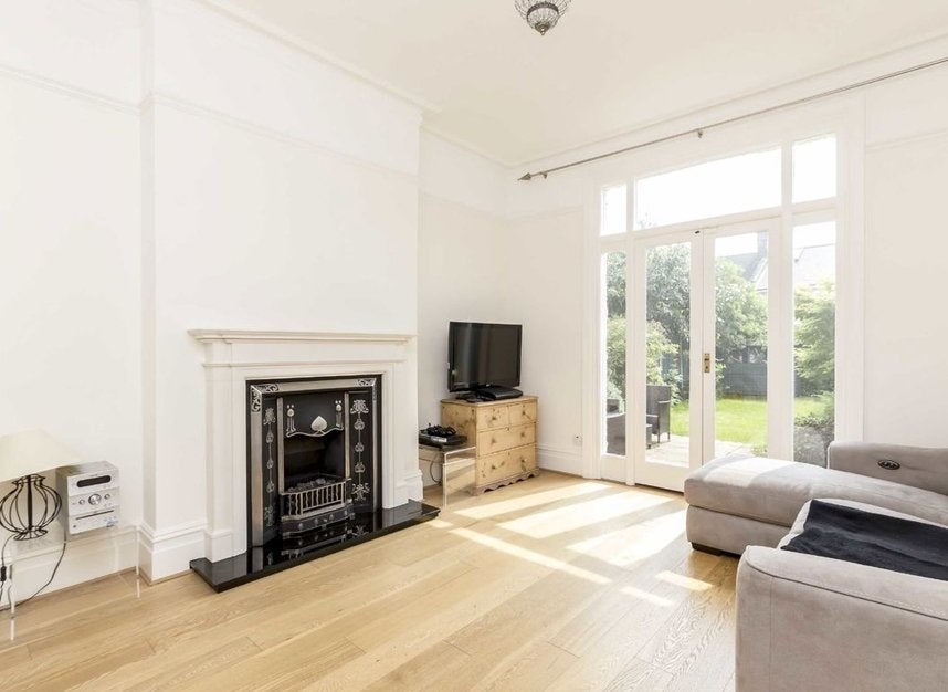 House Guilford Avenue in Greater London