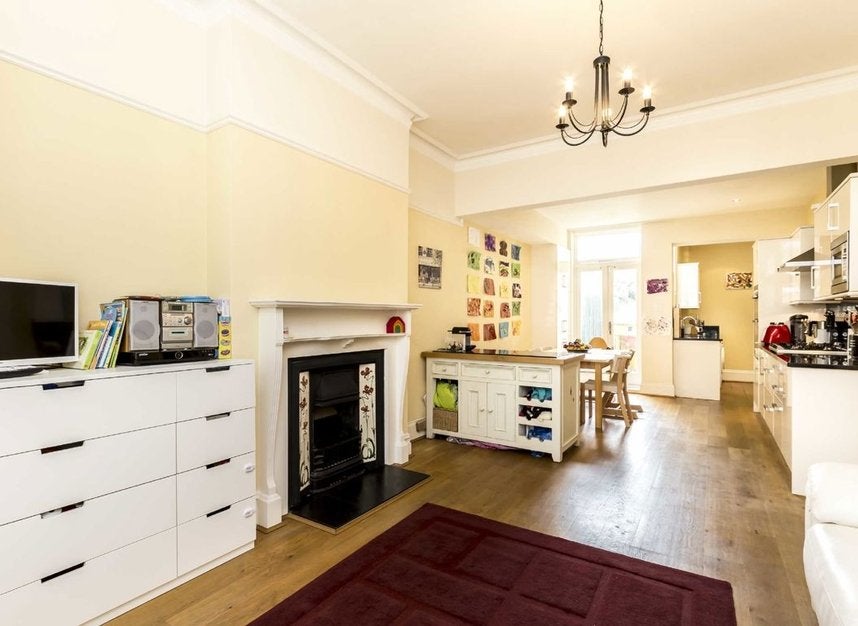 House Guilford Avenue in Greater London