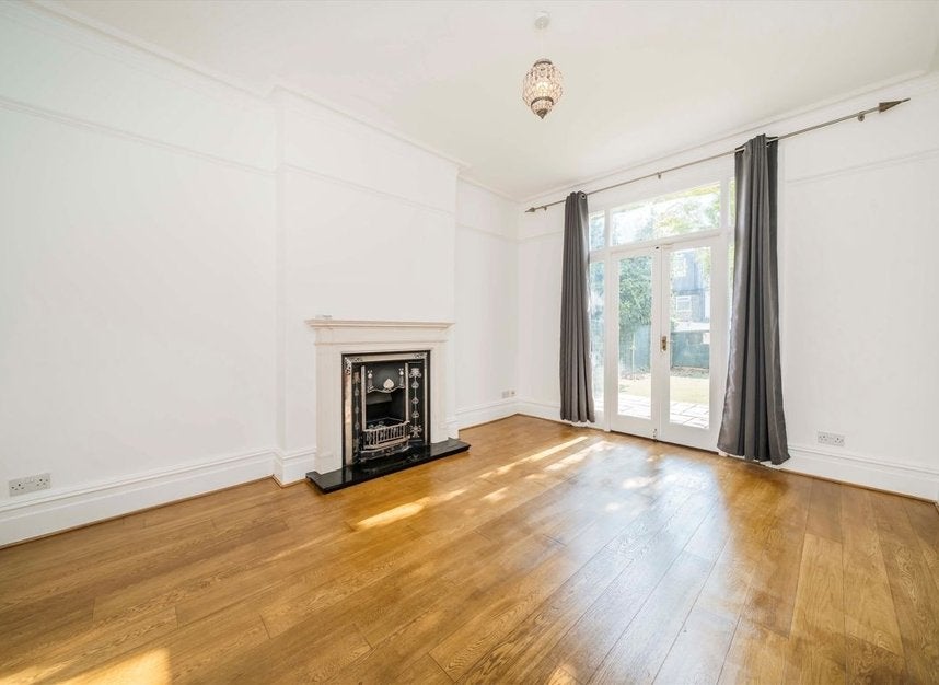 House Guilford Avenue in Greater London