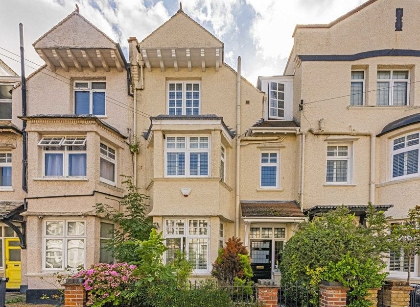 House Guilford Avenue in Greater London