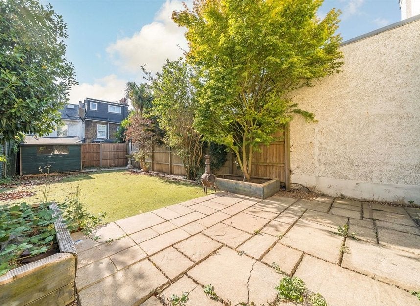 House Guilford Avenue in Greater London