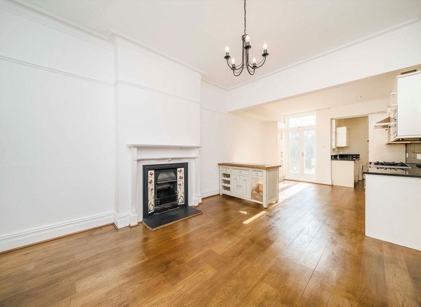 House Guilford Avenue in Greater London