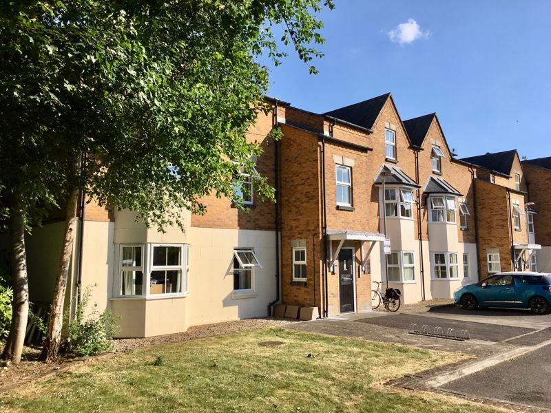 Flat Agnes Court in Oxford
