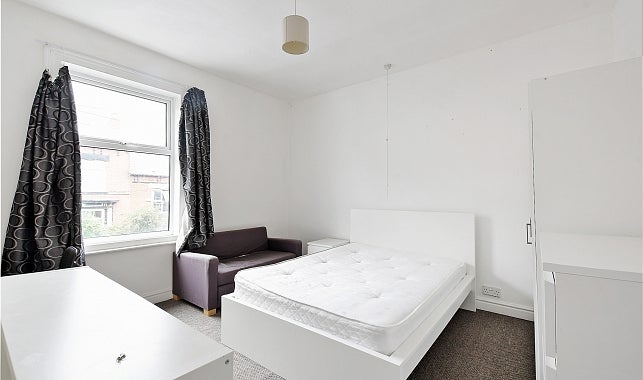 Flat Cowlishaw Road in Sheffield
