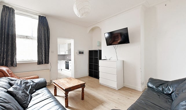 Flat Cowlishaw Road in Sheffield