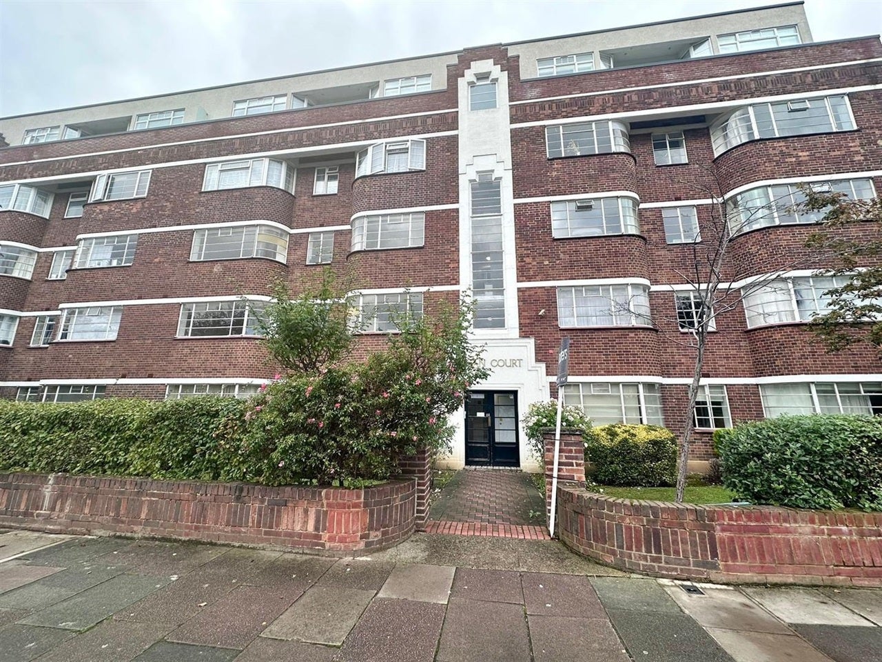 Flat Olive Road in Greater London