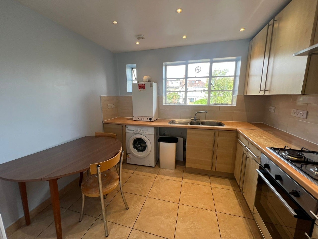 Flat Olive Road in Greater London