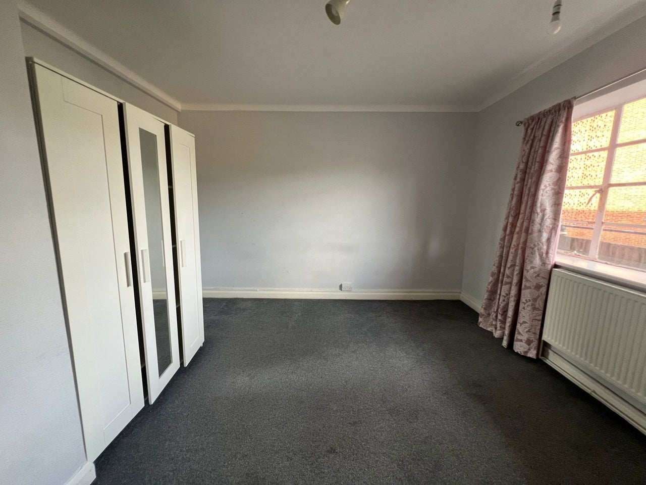 Flat Olive Road in Greater London