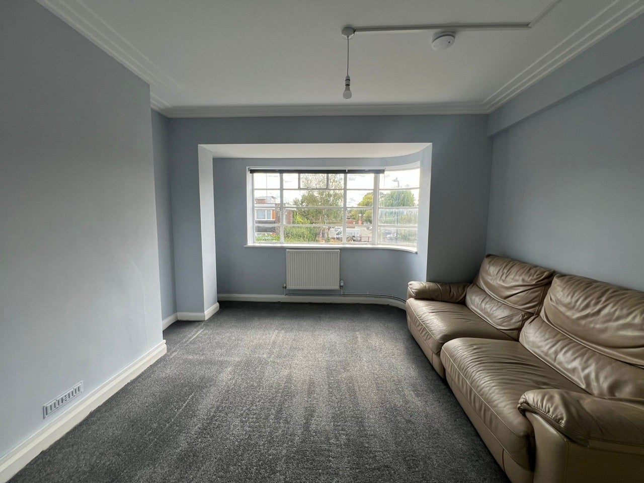 Flat Olive Road in Greater London
