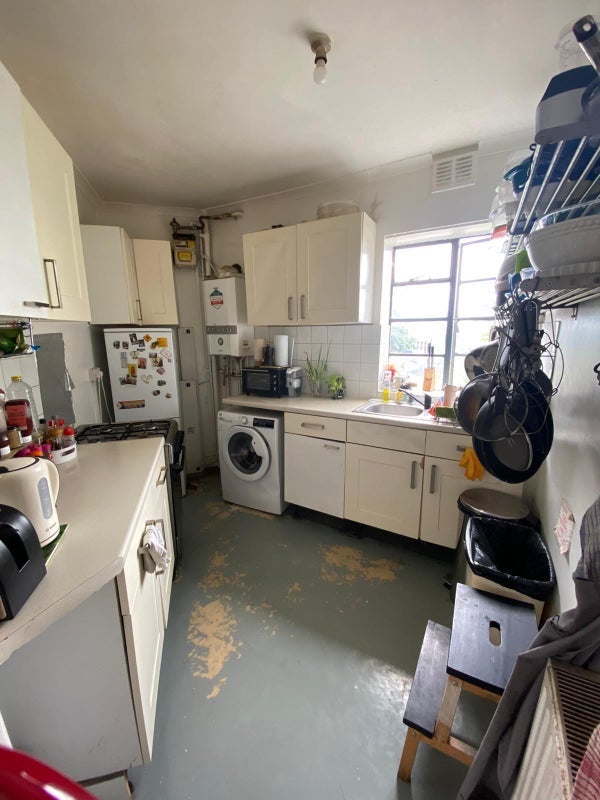 Room Seven Sisters Road in Greater London