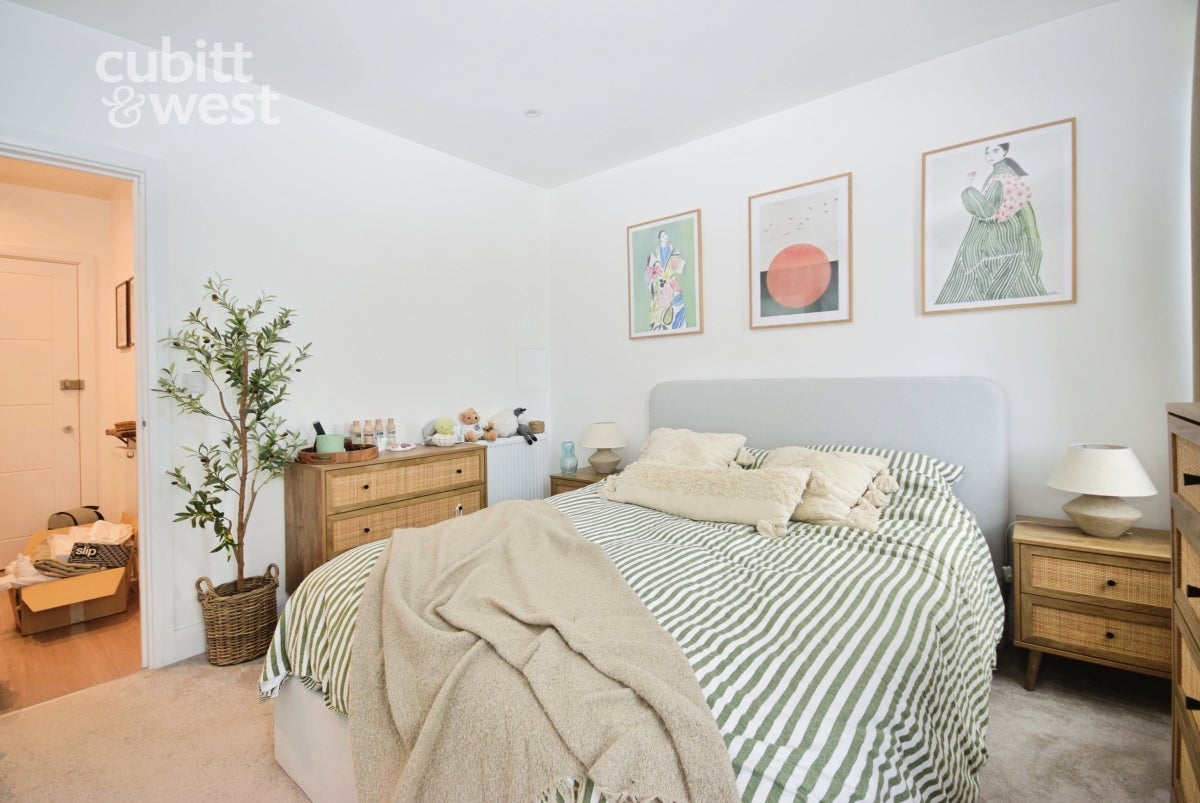 Flat Brighton Road in Greater London