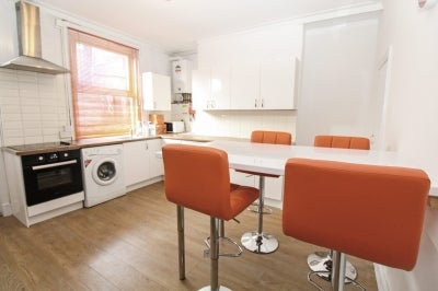 House Wetherby Grove in Leeds