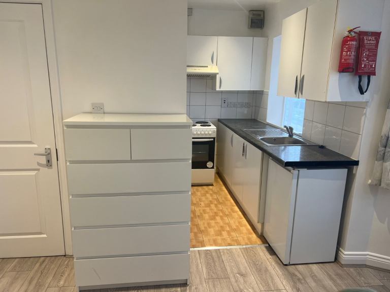 Flat Neasden Close in Greater London