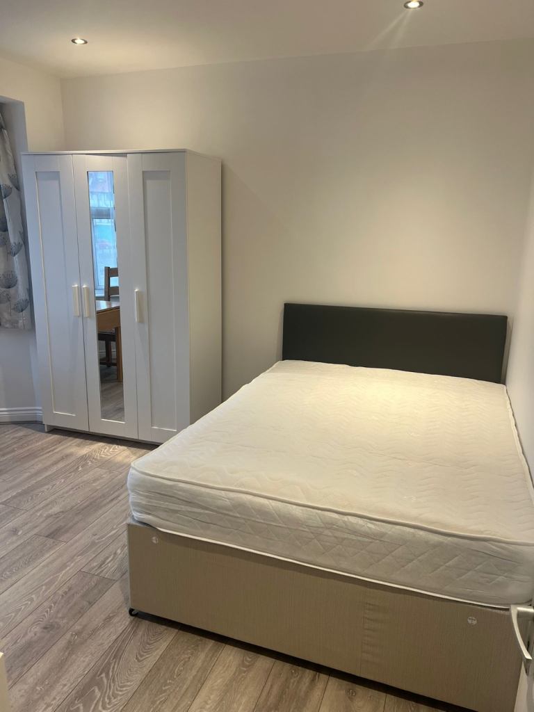 Flat Neasden Close in Greater London