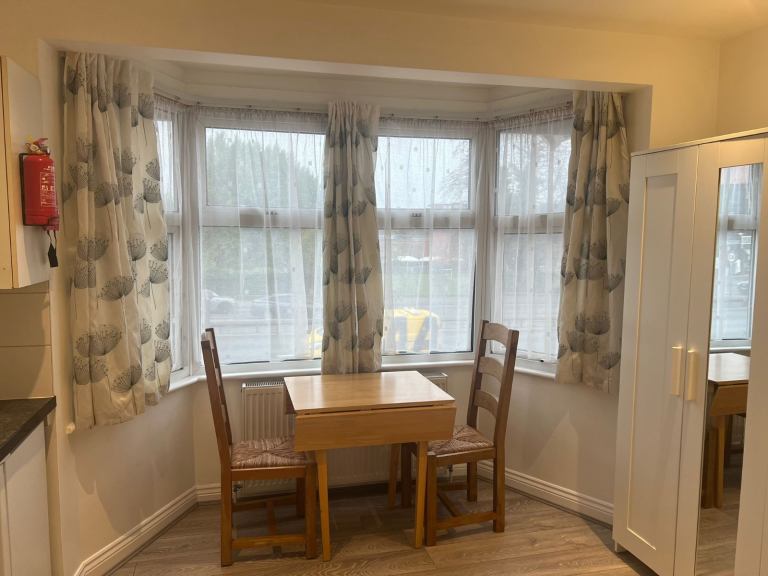 Flat Neasden Close in Greater London