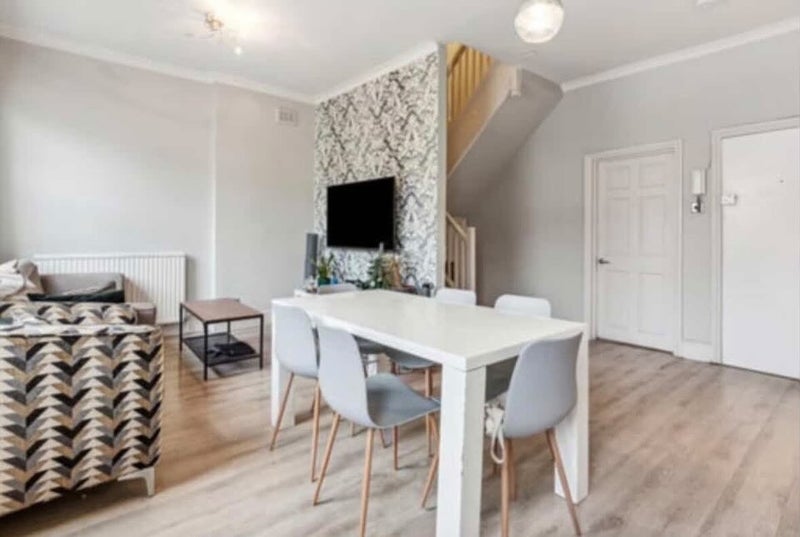 Room Milner Square in Greater London